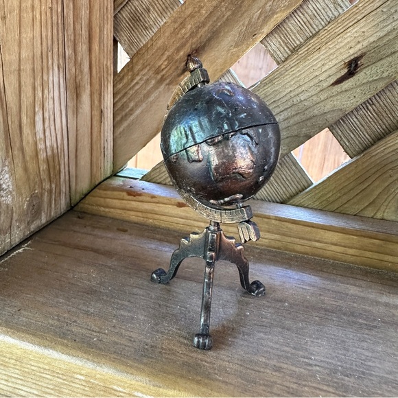 Durham Industries Miniature Globe Die Cast Metal Dollhouse 3.5 Inch Vintage 1976 - Picture 5 of 5